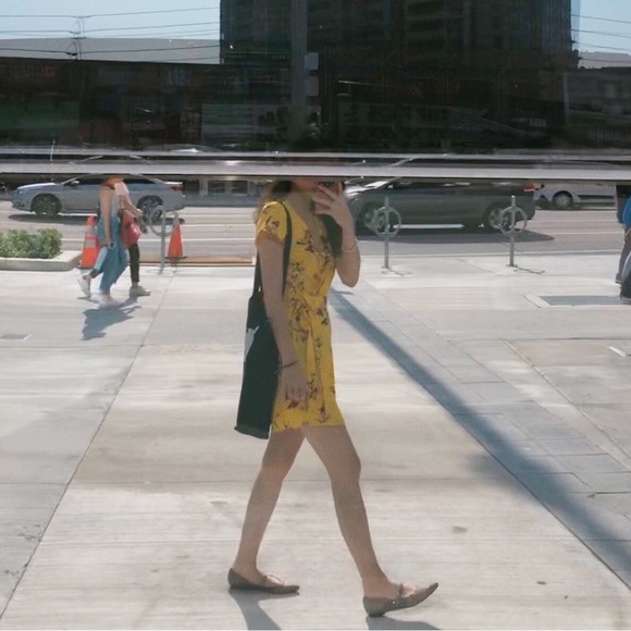 H&M Wrap Dress Model is 160cm - Picture 3 of 3